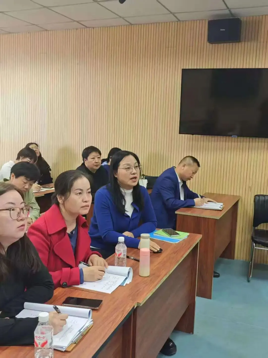 备战中考 教研先行——莫旗教育研修中心组织召开中考研讨会 第6张