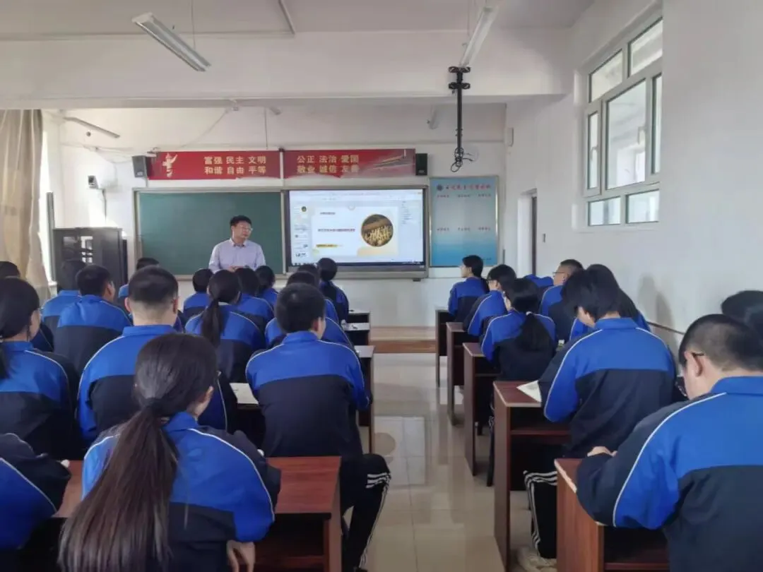 备战中考 教研先行——莫旗教育研修中心组织召开中考研讨会 第7张