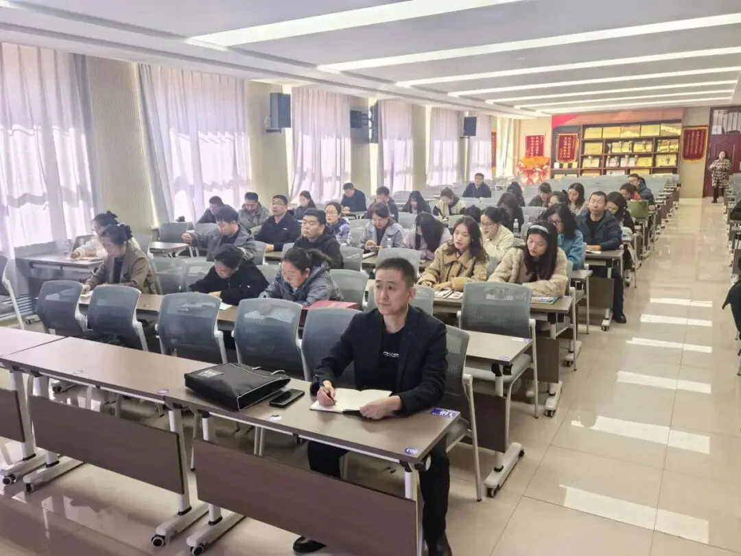 备战中考 教研先行——莫旗教育研修中心组织召开中考研讨会 第11张