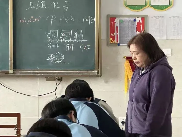 精准把脉明方向 凝心聚力备中考|旗教研室教研员莅临奈曼旗黄花塔拉中学开展初三听课评课暨指导活动 第4张