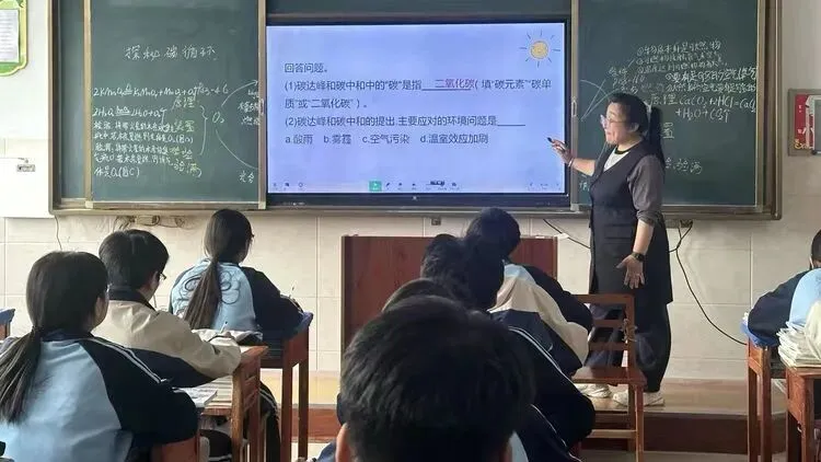 精准把脉明方向 凝心聚力备中考|旗教研室教研员莅临奈曼旗黄花塔拉中学开展初三听课评课暨指导活动 第8张