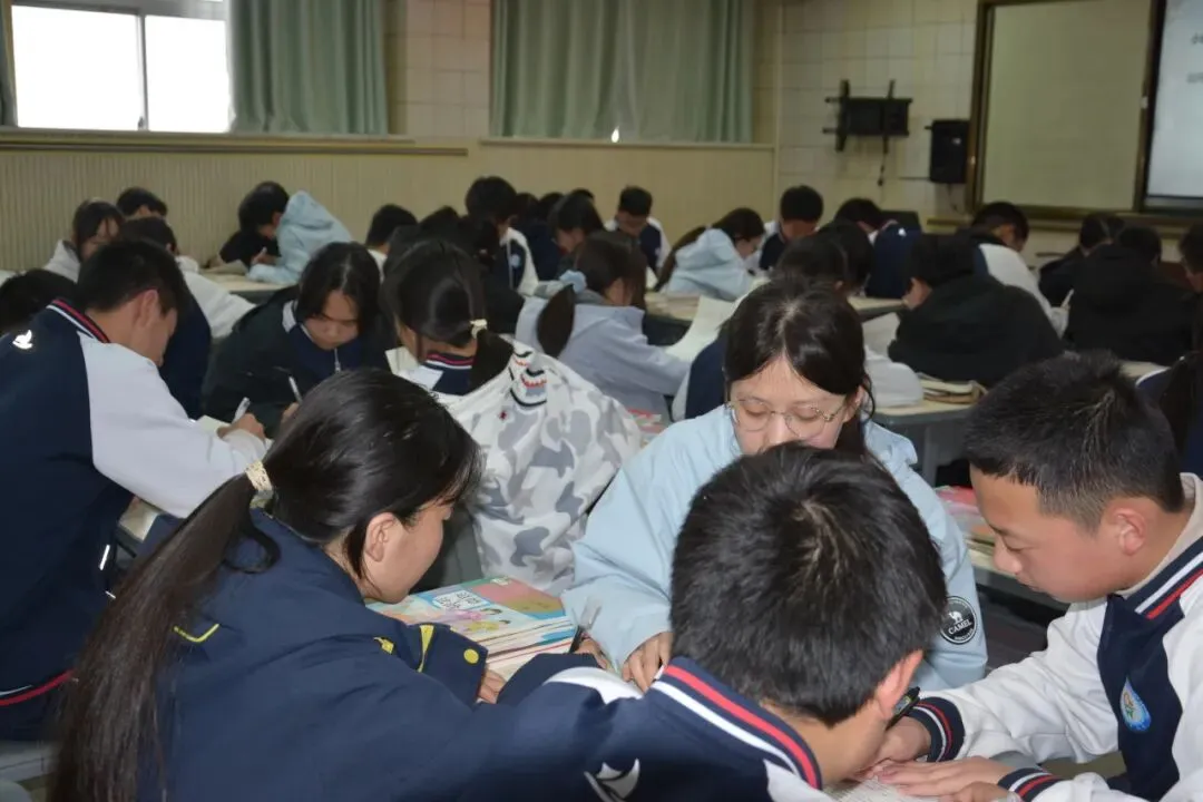 【办人民满意的教育】深耕思维课堂,赋能中考备考——威海市桥头中学承办2026年环翠区道德与法治复习暨思维课堂研讨活动 第21张 【办人民满意的教育】深耕思维课堂,赋能中考备考——威海市桥头中学承办2026年环翠区道德与法治复习暨思维课堂研讨活动 第21张