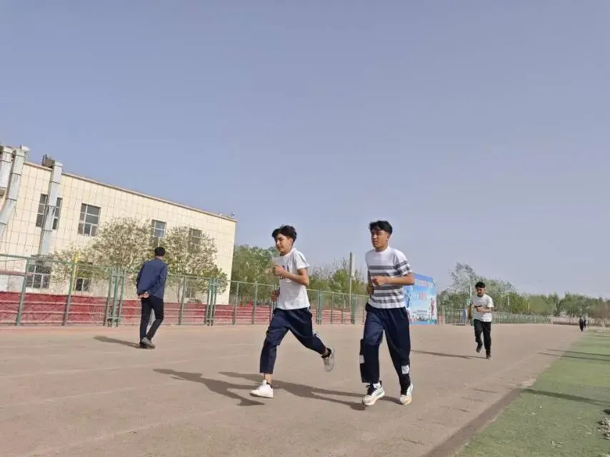 以测砺志,备战中考——伽师县卧里托格拉克镇中学2026年体育模拟测试圆满完成~ 第56张