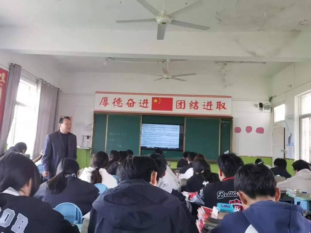 聚焦中考考点 打造高效课堂 — 我校语文公开课圆满开展 第2张