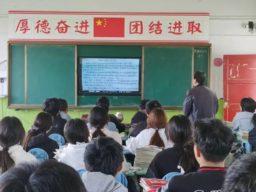 聚焦中考考点 打造高效课堂 — 我校语文公开课圆满开展 第3张