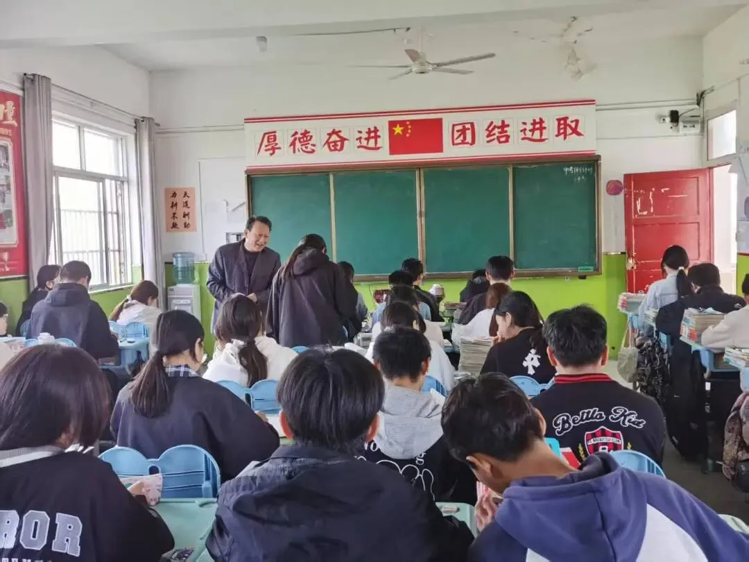 聚焦中考考点 打造高效课堂 — 我校语文公开课圆满开展 第5张