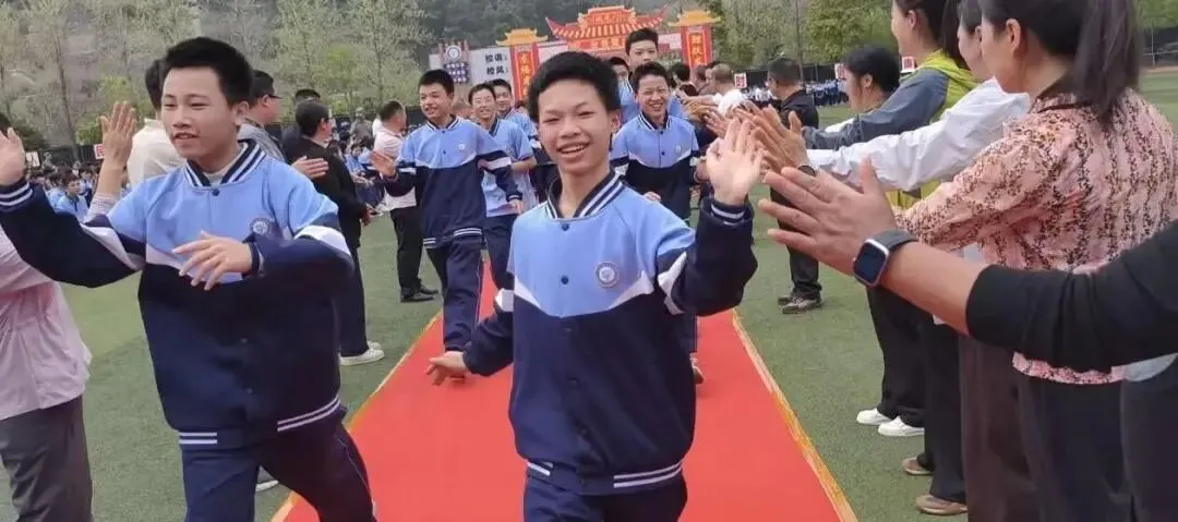 青春砺剑逐梦行,不负韶华战中考——岑巩县实验学校举行2026届励志演讲活动 第2张