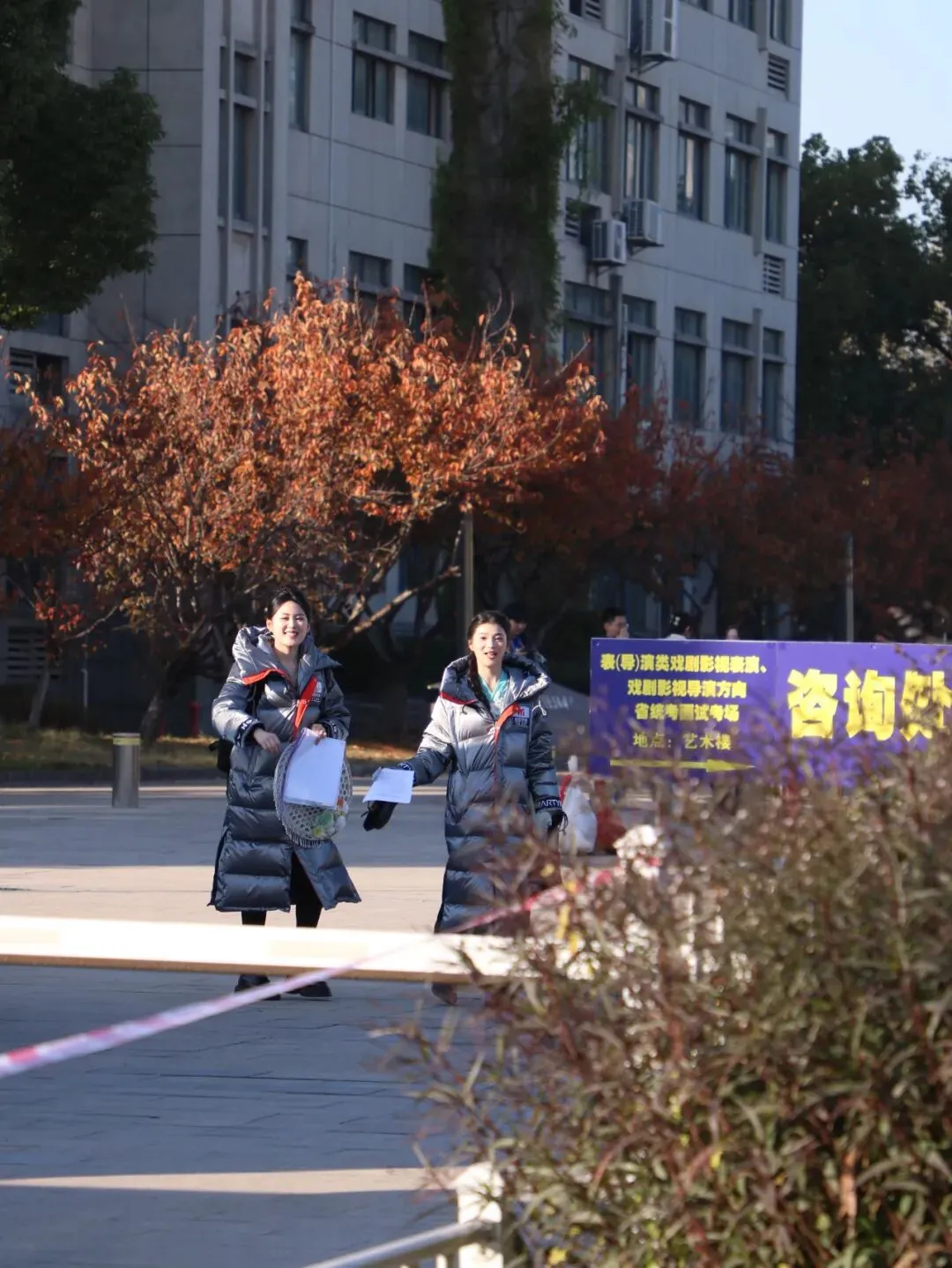 内附硬核真题!省统考DAY1惊现娱乐圈在逃男女主!浙江王一博众人围观,太帅了 第3张