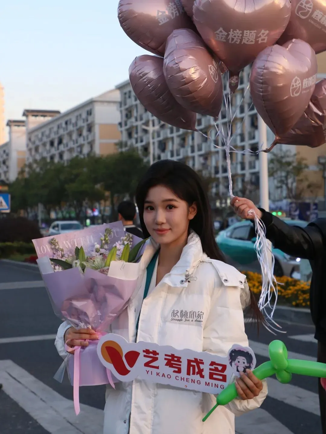 内附硬核真题!省统考DAY1惊现娱乐圈在逃男女主!浙江王一博众人围观,太帅了 第8张