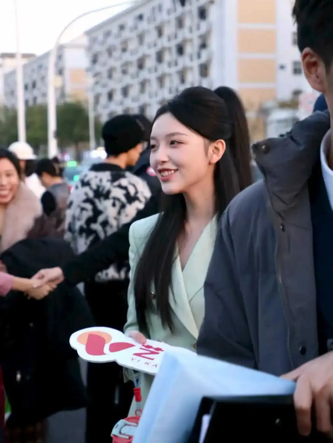 内附硬核真题!省统考DAY1惊现娱乐圈在逃男女主!浙江王一博众人围观,太帅了 第12张