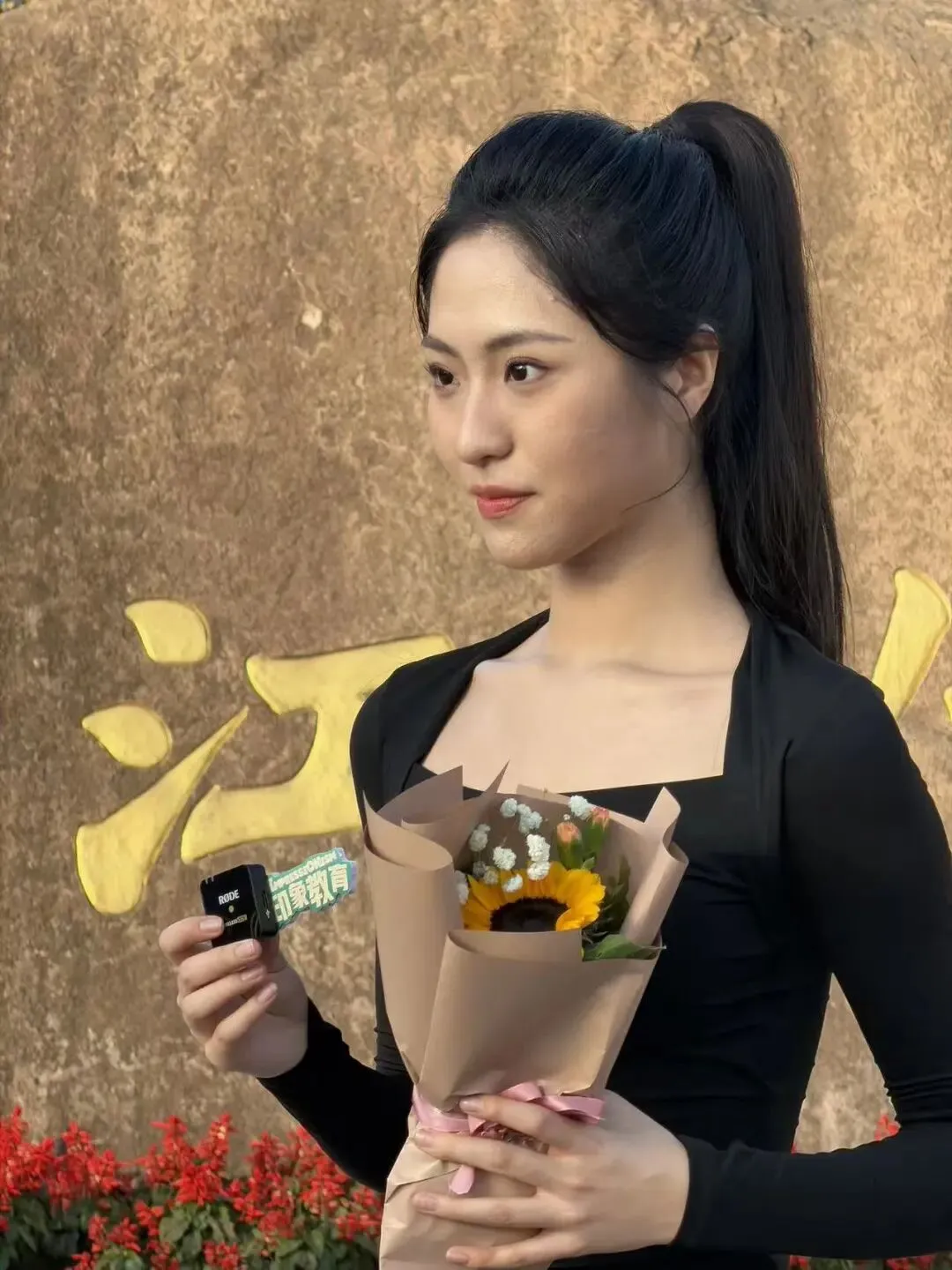 内附硬核真题!省统考DAY1惊现娱乐圈在逃男女主!浙江王一博众人围观,太帅了 第16张