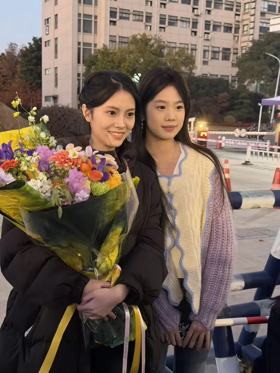 内附硬核真题!省统考DAY1惊现娱乐圈在逃男女主!浙江王一博众人围观,太帅了 第21张