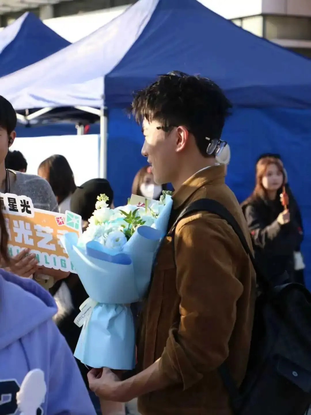 内附硬核真题!省统考DAY1惊现娱乐圈在逃男女主!浙江王一博众人围观,太帅了 第23张