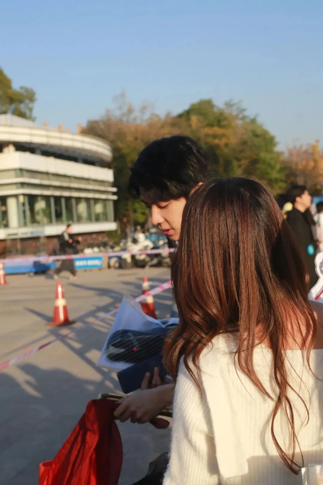 内附硬核真题!省统考DAY1惊现娱乐圈在逃男女主!浙江王一博众人围观,太帅了 第24张