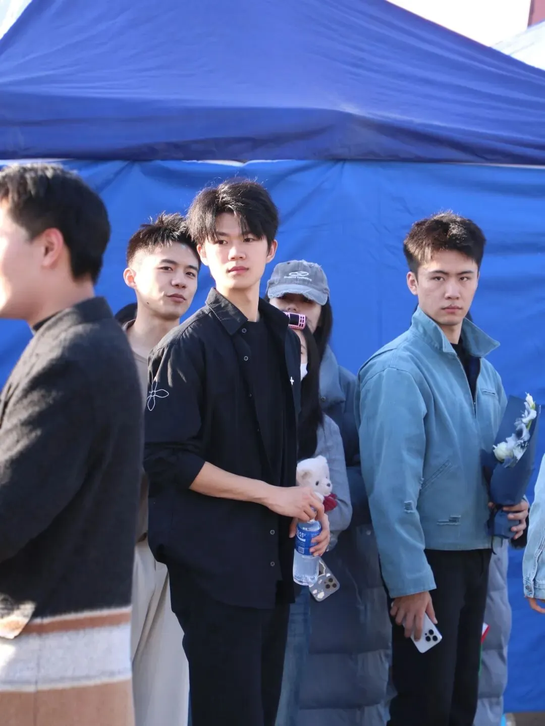 内附硬核真题!省统考DAY1惊现娱乐圈在逃男女主!浙江王一博众人围观,太帅了 第29张