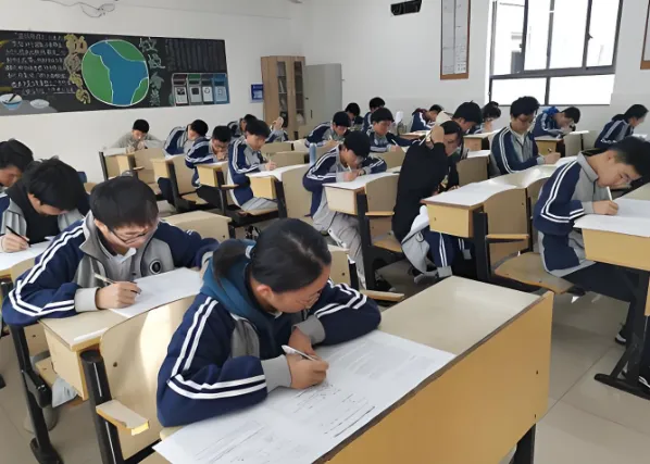 2026中考作文终极押题:四大国家热点命题铁律,高分立意全拆解!吃透它,普通孩子也能甩开同学30分 第2张