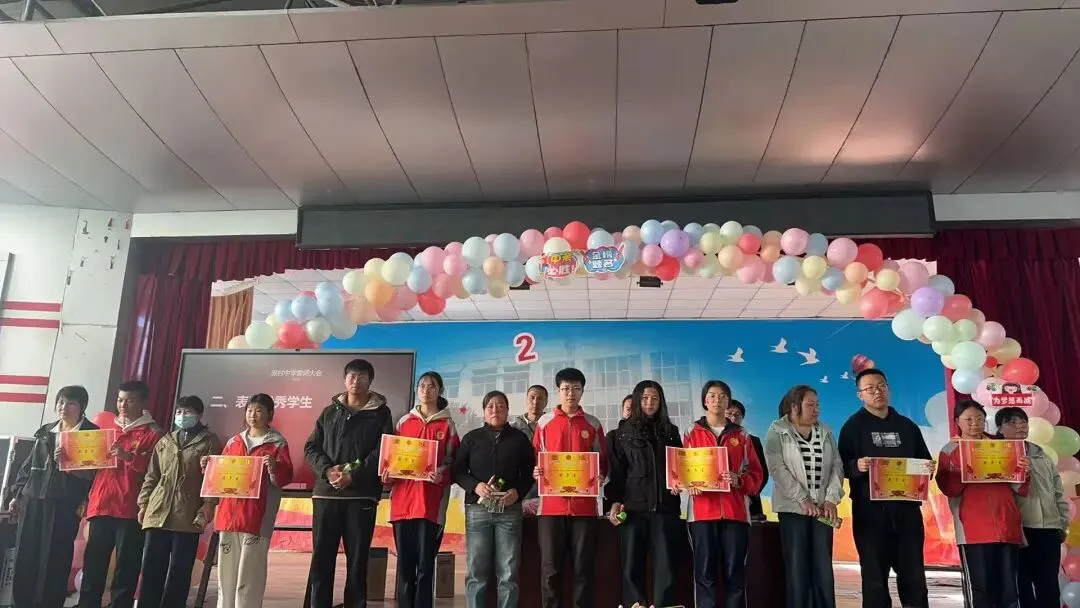 吹响冲刺号角!原村中学2026年中考动员大会圆满举行 第22张