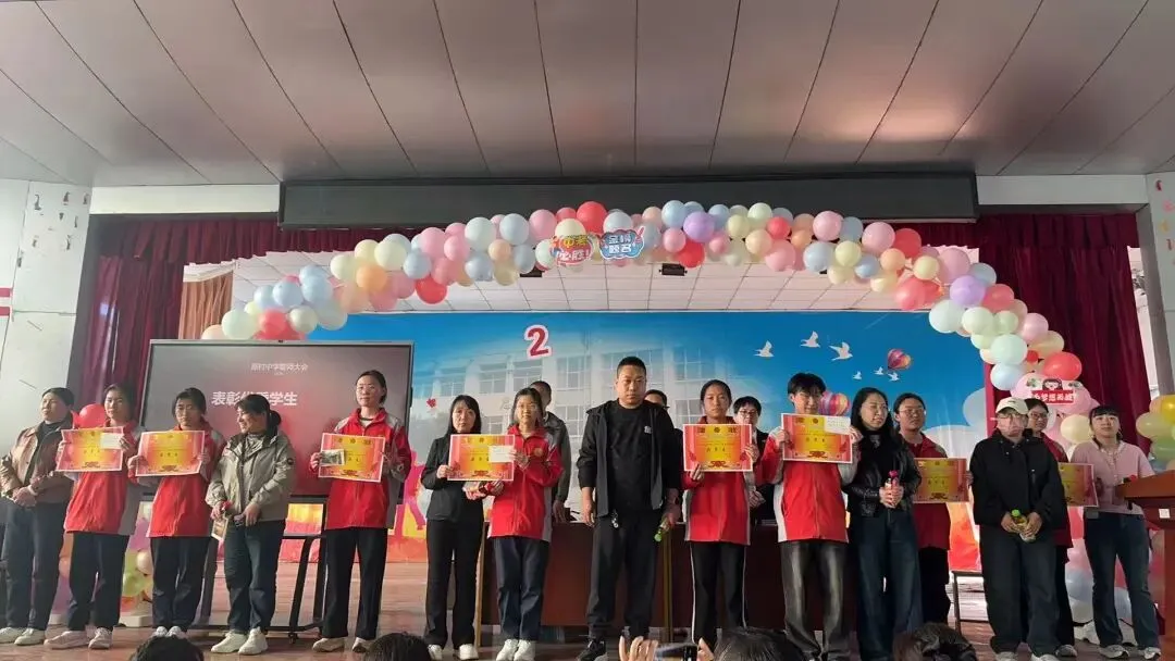吹响冲刺号角!原村中学2026年中考动员大会圆满举行 第24张