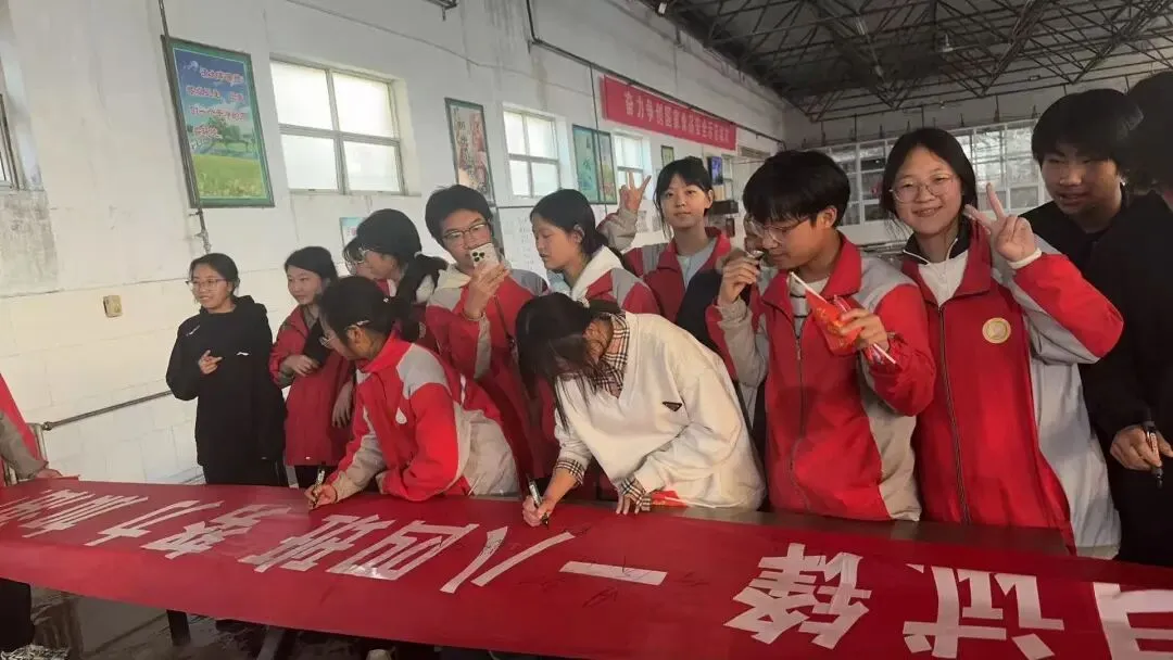 吹响冲刺号角!原村中学2026年中考动员大会圆满举行 第64张