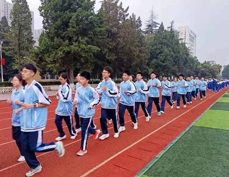 厉兵秣马,迎战体育中考 ——龙兴中学九年级第七次体育模拟测试圆满举行 第3张