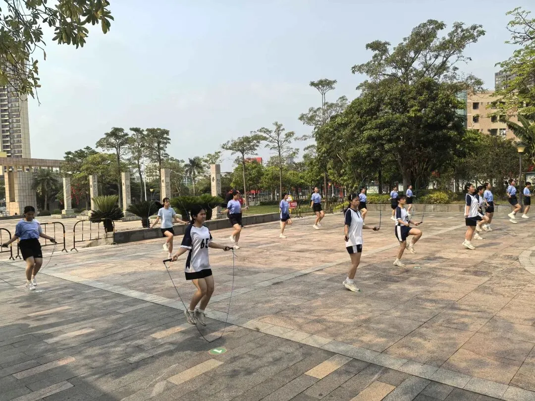 我市体育中考开考 第11张