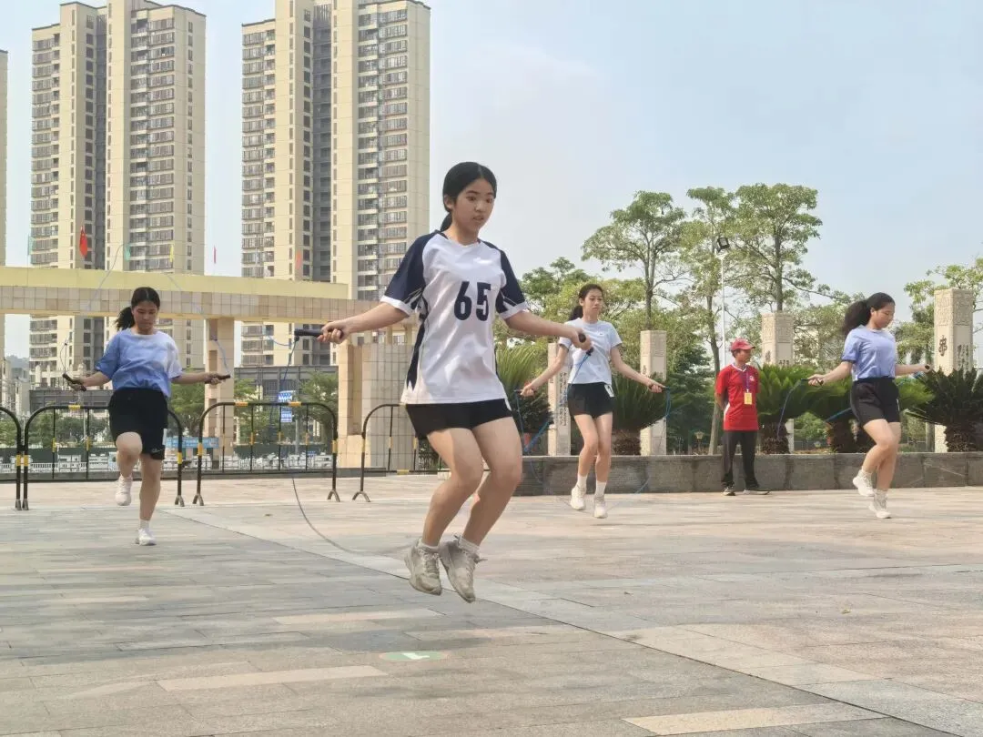 我市体育中考开考 第12张