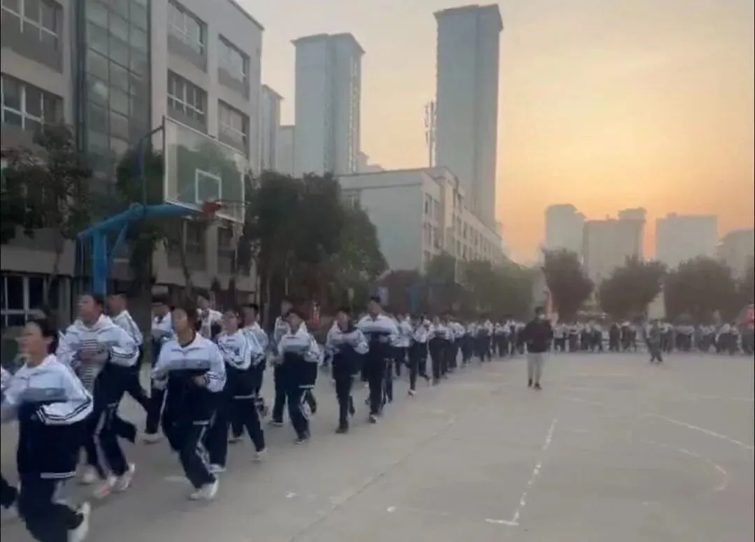 科学备战体育中考,助力学子冲刺满分 ——西安创越补习学校中考部2026体育备考纪实 第18张