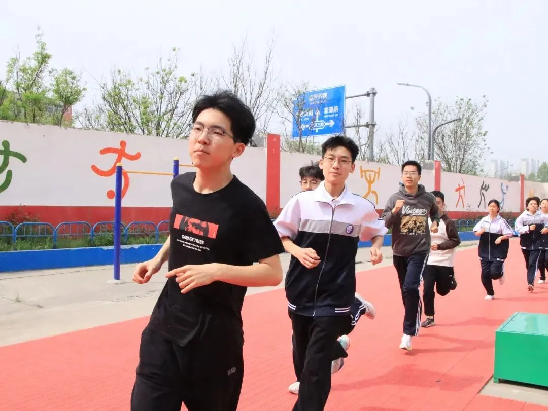 科学备战体育中考,助力学子冲刺满分 ——西安创越补习学校中考部2026体育备考纪实 第22张