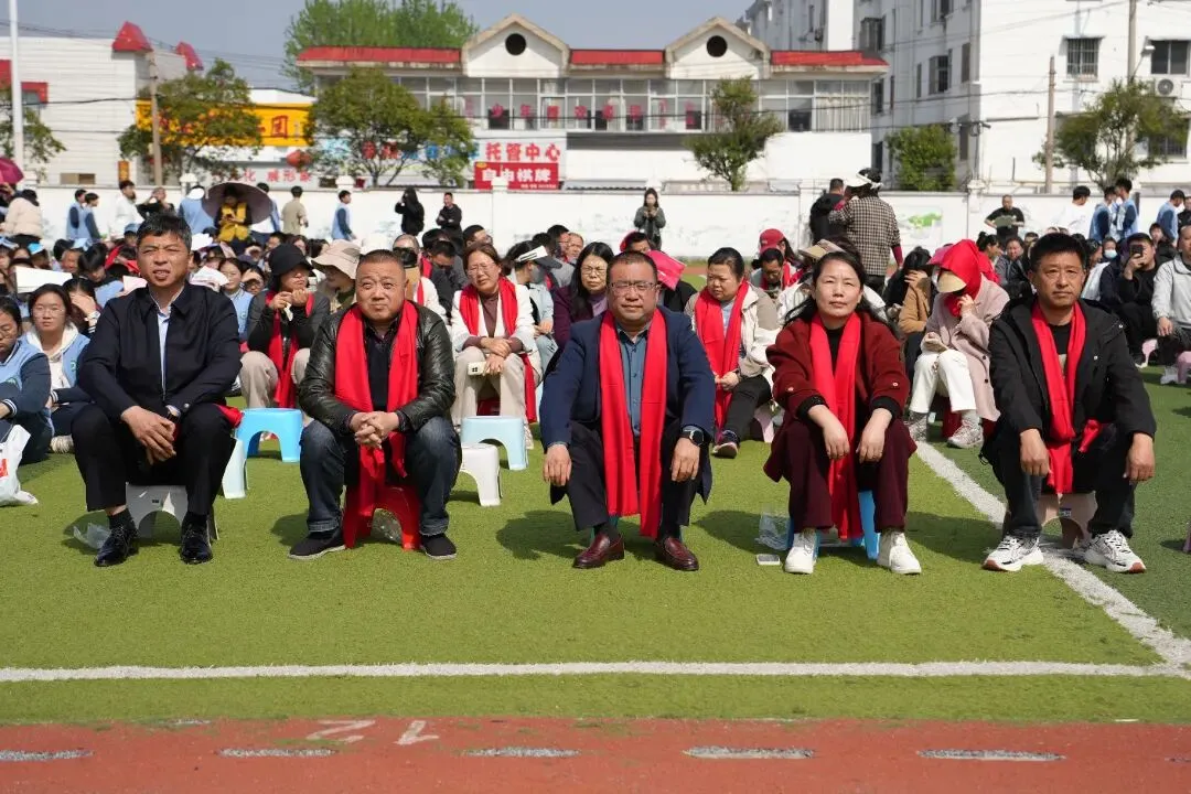 马踏青云酬壮志,文耀中考铸辉煌——淮阴区开明中学举行初三六十六天誓师大会 第2张