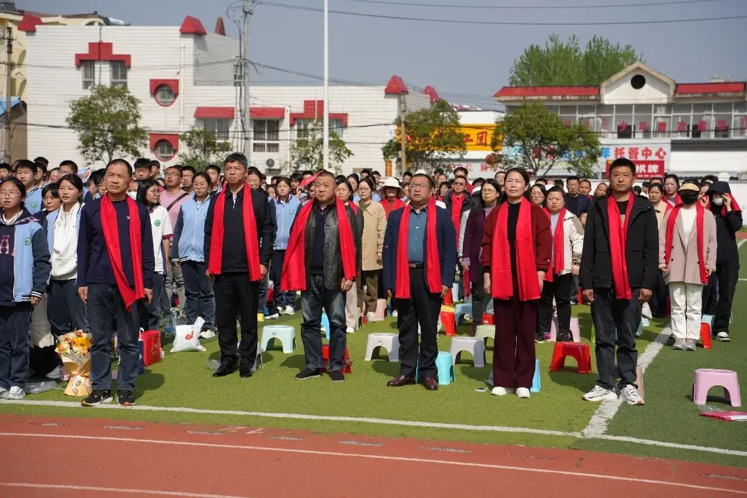 马踏青云酬壮志,文耀中考铸辉煌——淮阴区开明中学举行初三六十六天誓师大会 第4张