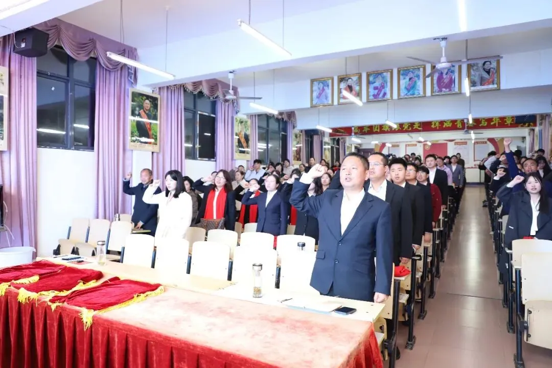 枣阳市阳光学校隆重举行2025年中考表彰暨2026年中考复习备考动员大会 第2张