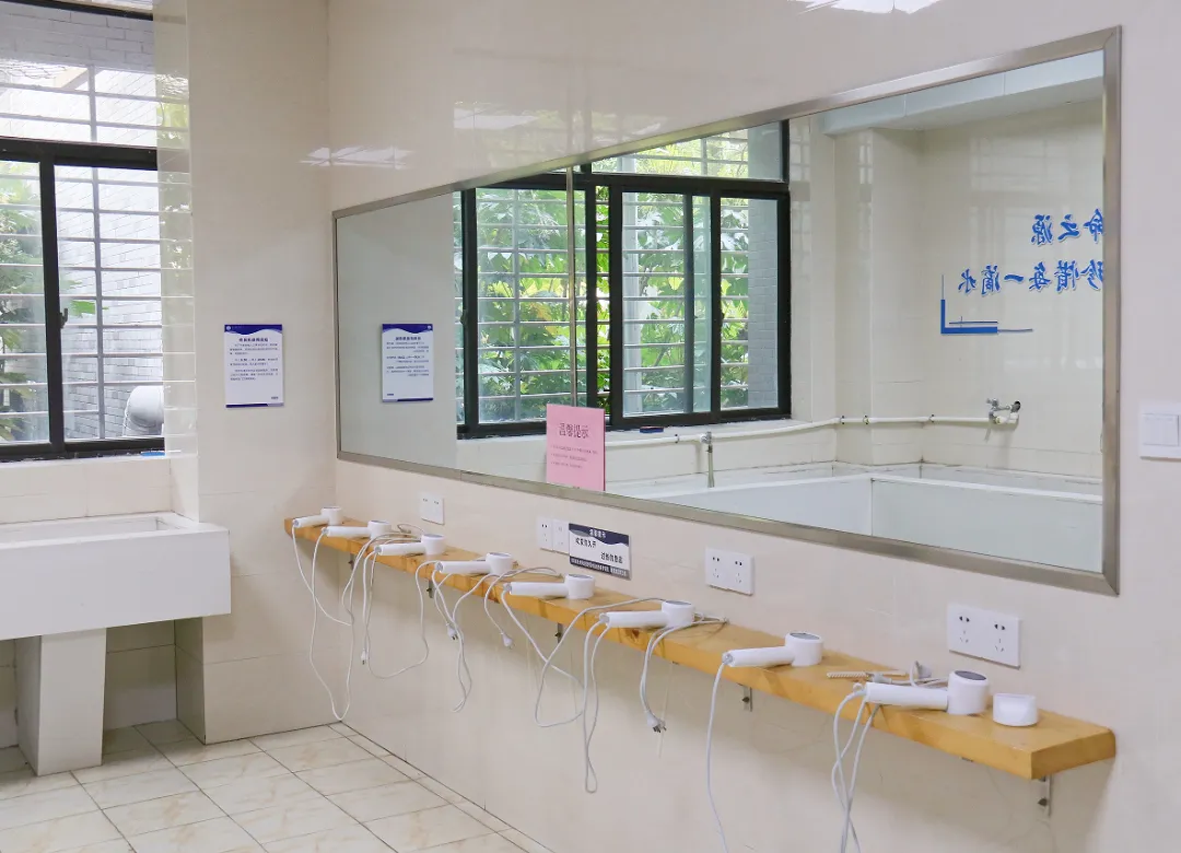 杭州各高中的住宿条件相差这么大!中考填志愿,家长关心升学数据,孩子最关心住宿和伙食/狮子探高中① 第20张