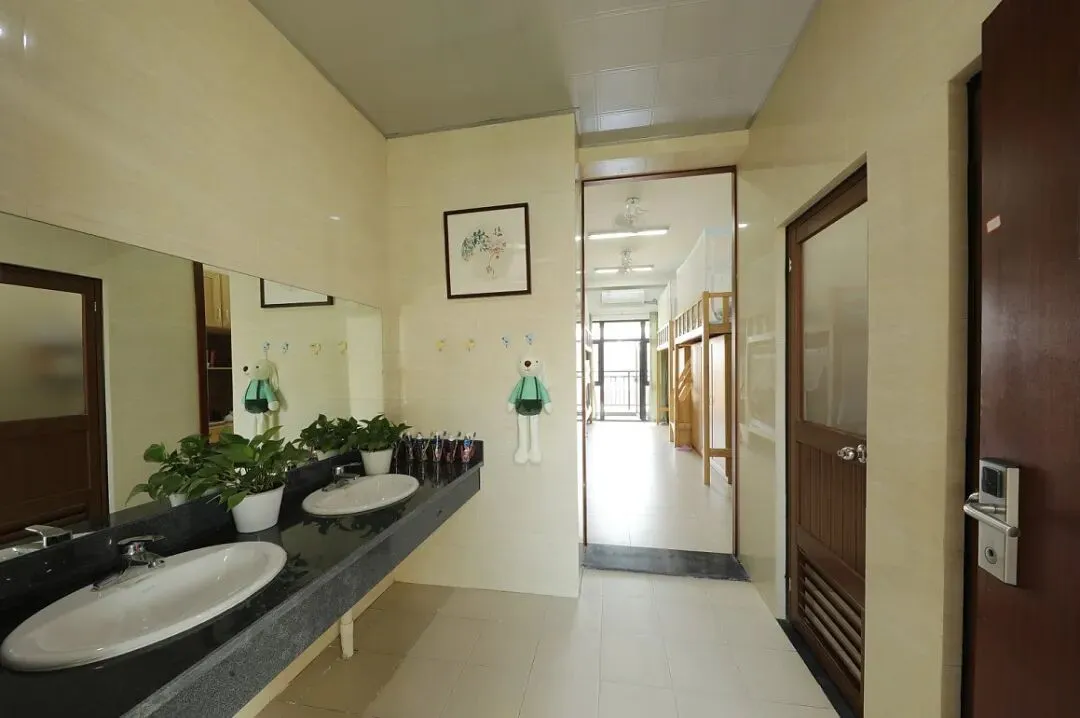 杭州各高中的住宿条件相差这么大!中考填志愿,家长关心升学数据,孩子最关心住宿和伙食/狮子探高中① 第38张