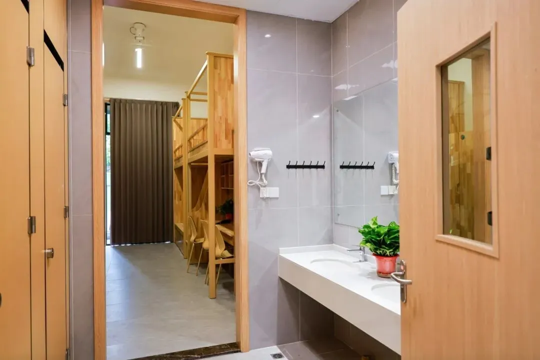 杭州各高中的住宿条件相差这么大!中考填志愿,家长关心升学数据,孩子最关心住宿和伙食/狮子探高中① 第66张