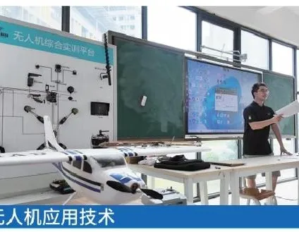 中考300分还有出路吗?这所学校毕业生被华为、周大福抢着要 第23张