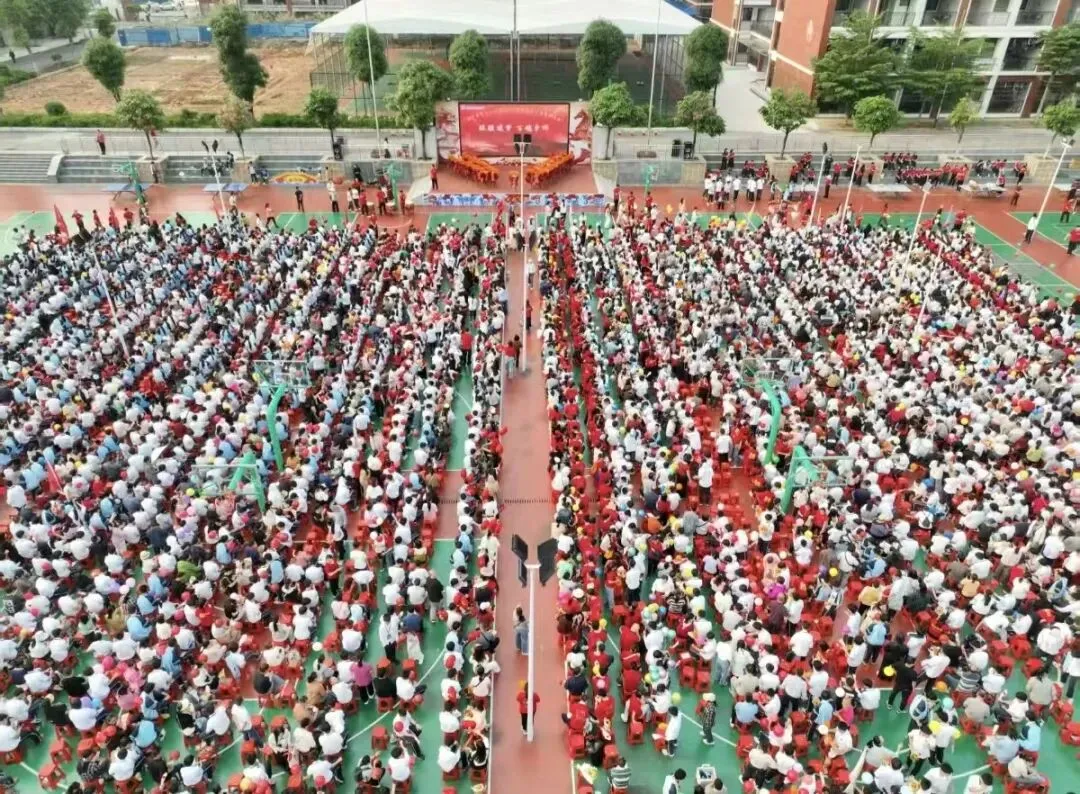 燃情誓师,逐梦中考——南宁市邕宁区民族中学2026届中考誓师大会圆满举行 第4张 燃情誓师,逐梦中考——南宁市邕宁区民族中学2026届中考誓师大会圆满举行 第4张