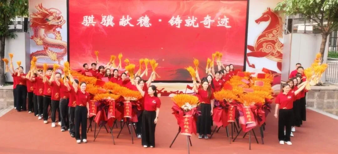 燃情誓师,逐梦中考——南宁市邕宁区民族中学2026届中考誓师大会圆满举行 第9张 燃情誓师,逐梦中考——南宁市邕宁区民族中学2026届中考誓师大会圆满举行 第9张