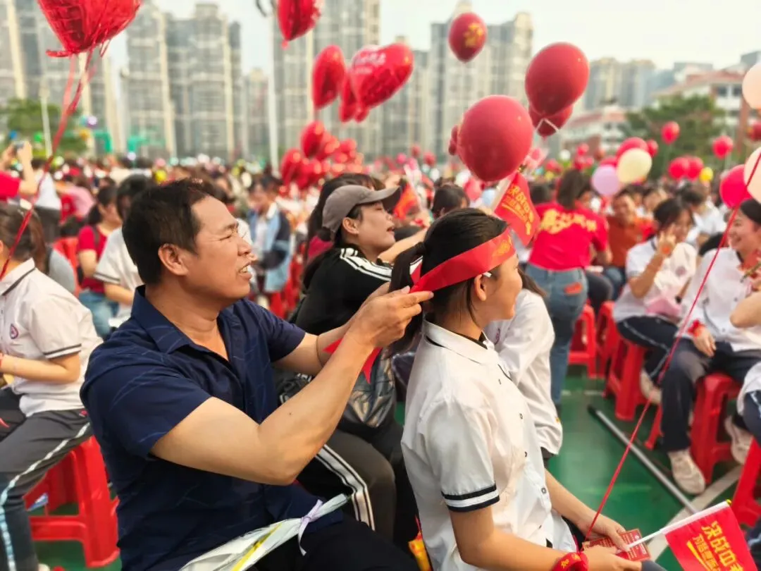 燃情誓师,逐梦中考——南宁市邕宁区民族中学2026届中考誓师大会圆满举行 第32张 燃情誓师,逐梦中考——南宁市邕宁区民族中学2026届中考誓师大会圆满举行 第32张