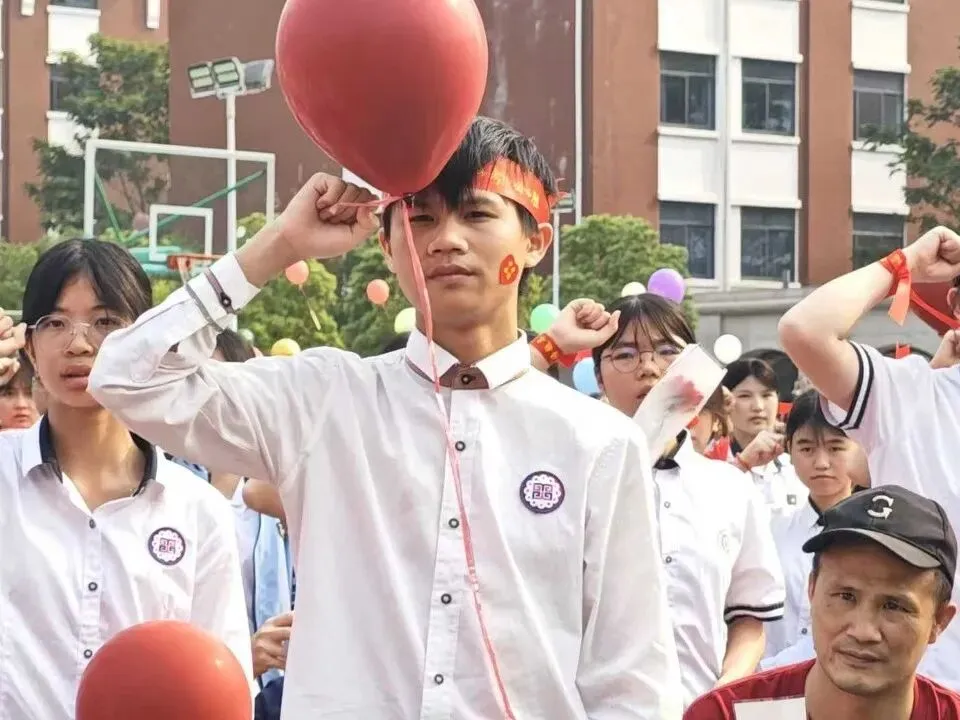 燃情誓师,逐梦中考——南宁市邕宁区民族中学2026届中考誓师大会圆满举行 第50张 燃情誓师,逐梦中考——南宁市邕宁区民族中学2026届中考誓师大会圆满举行 第50张