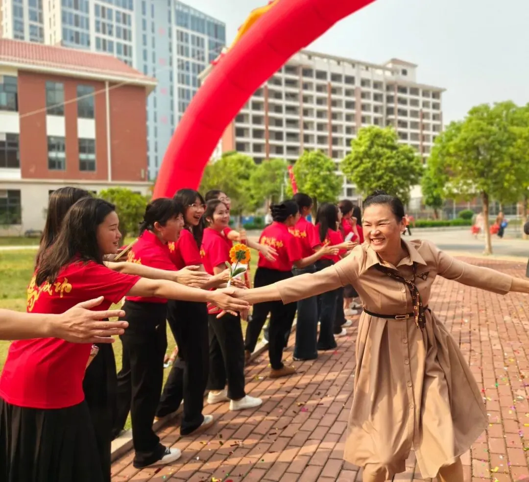 燃情誓师,逐梦中考——南宁市邕宁区民族中学2026届中考誓师大会圆满举行 第94张 燃情誓师,逐梦中考——南宁市邕宁区民族中学2026届中考誓师大会圆满举行 第94张
