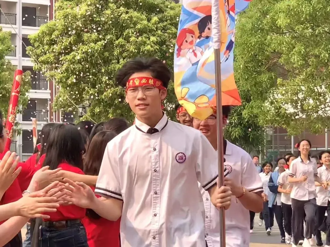 燃情誓师,逐梦中考——南宁市邕宁区民族中学2026届中考誓师大会圆满举行 第101张 燃情誓师,逐梦中考——南宁市邕宁区民族中学2026届中考誓师大会圆满举行 第101张