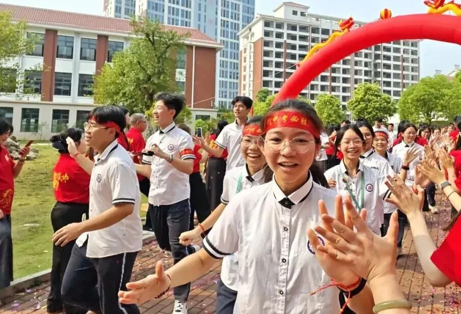 燃情誓师,逐梦中考——南宁市邕宁区民族中学2026届中考誓师大会圆满举行 第109张 燃情誓师,逐梦中考——南宁市邕宁区民族中学2026届中考誓师大会圆满举行 第109张