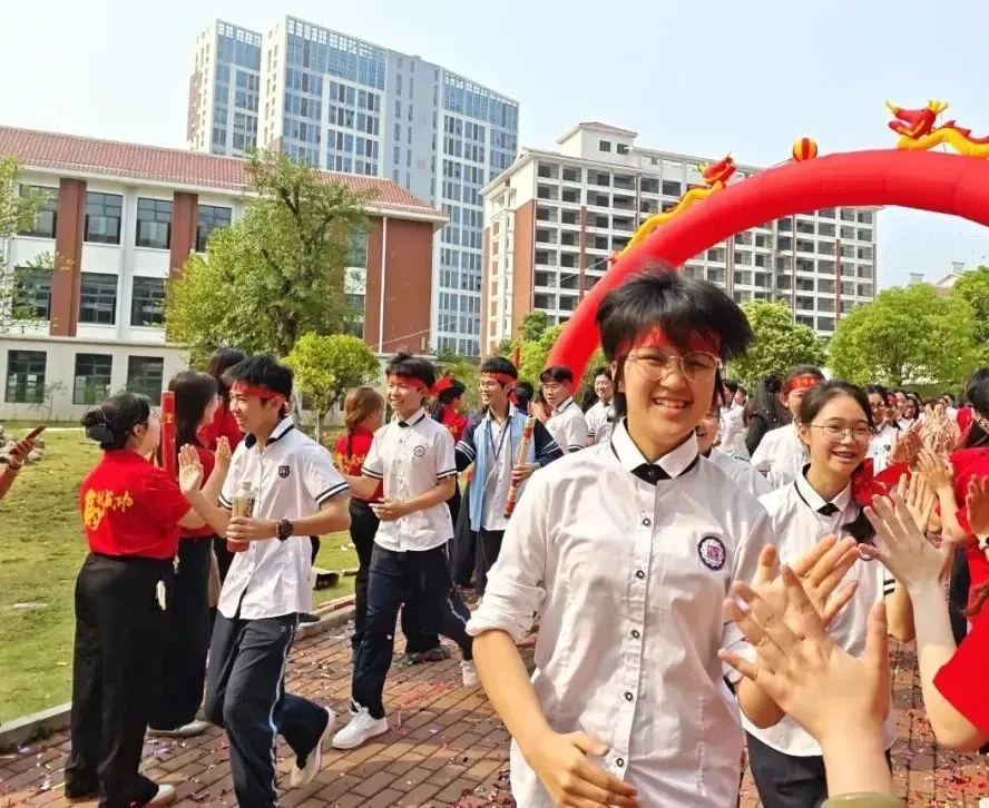 燃情誓师,逐梦中考——南宁市邕宁区民族中学2026届中考誓师大会圆满举行 第110张 燃情誓师,逐梦中考——南宁市邕宁区民族中学2026届中考誓师大会圆满举行 第110张