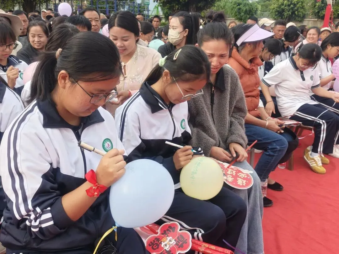 党建带团建赋能中考 誓师远足逐梦前行---镇康县军赛中学隆重举行冲刺66天誓师大会! 第43张