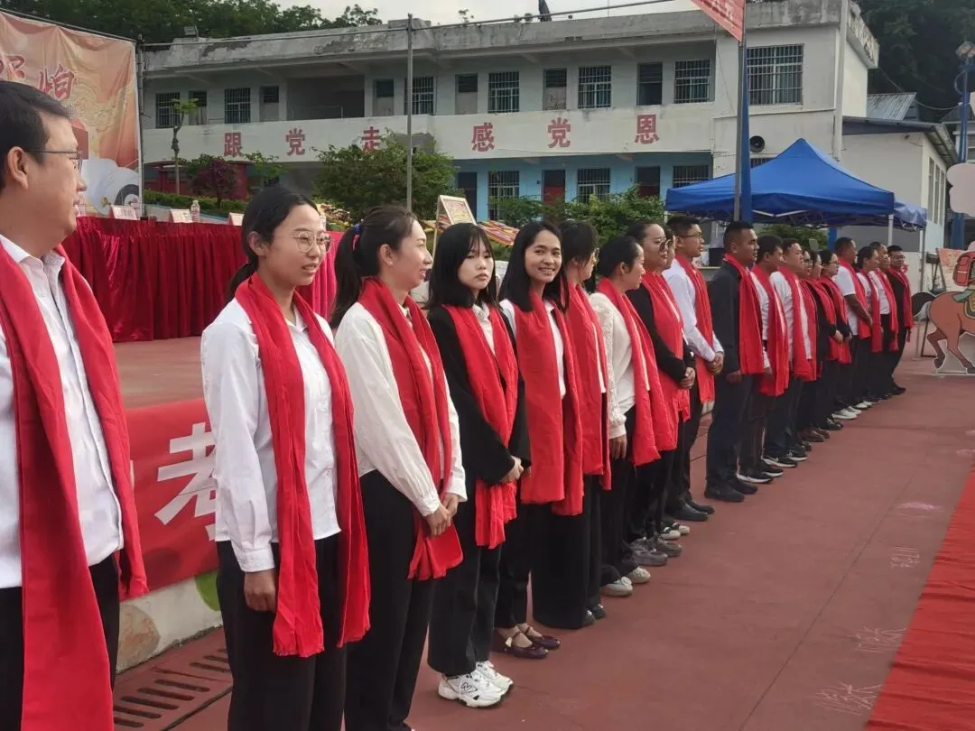 党建带团建赋能中考 誓师远足逐梦前行---镇康县军赛中学隆重举行冲刺66天誓师大会! 第47张