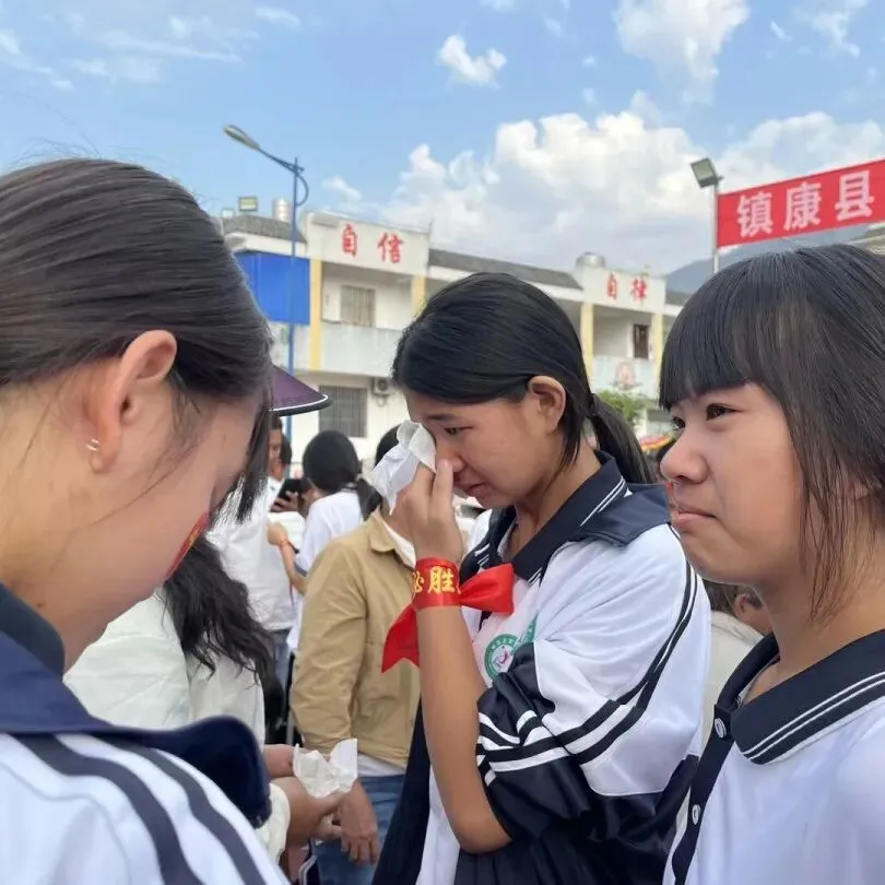 党建带团建赋能中考 誓师远足逐梦前行---镇康县军赛中学隆重举行冲刺66天誓师大会! 第52张