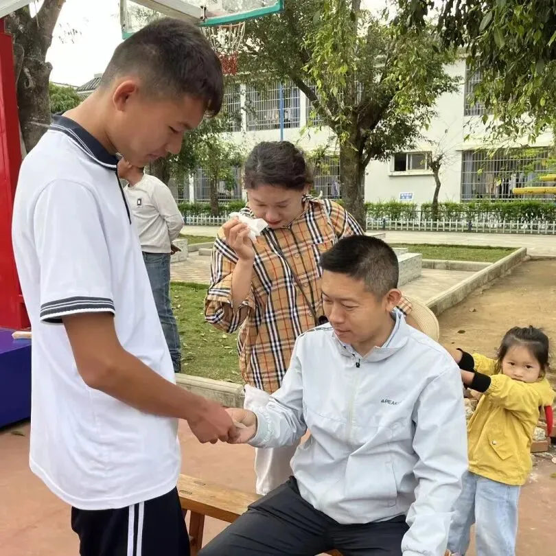 党建带团建赋能中考 誓师远足逐梦前行---镇康县军赛中学隆重举行冲刺66天誓师大会! 第54张