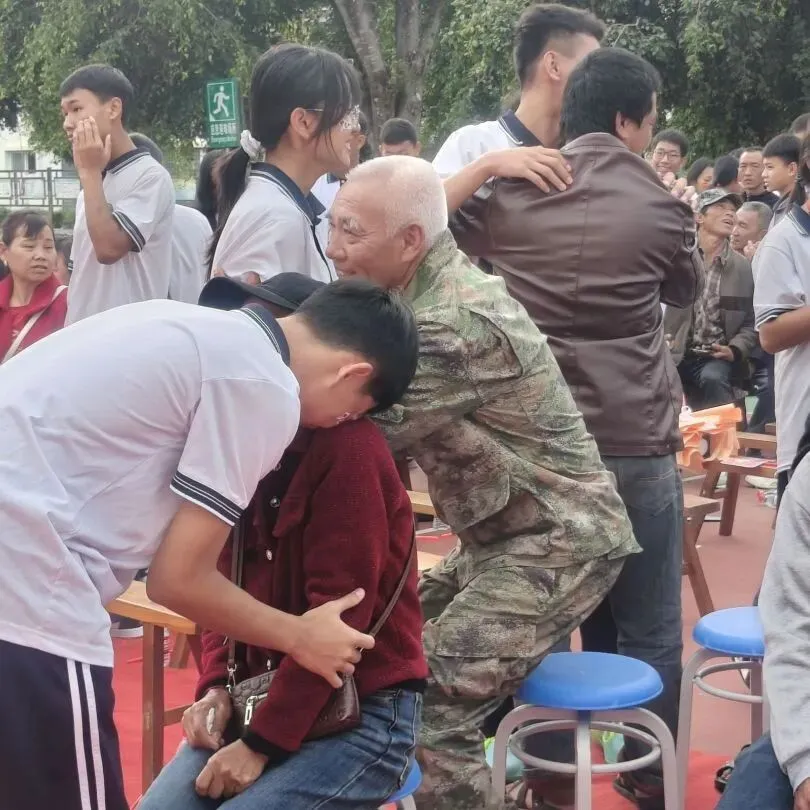 党建带团建赋能中考 誓师远足逐梦前行---镇康县军赛中学隆重举行冲刺66天誓师大会! 第55张