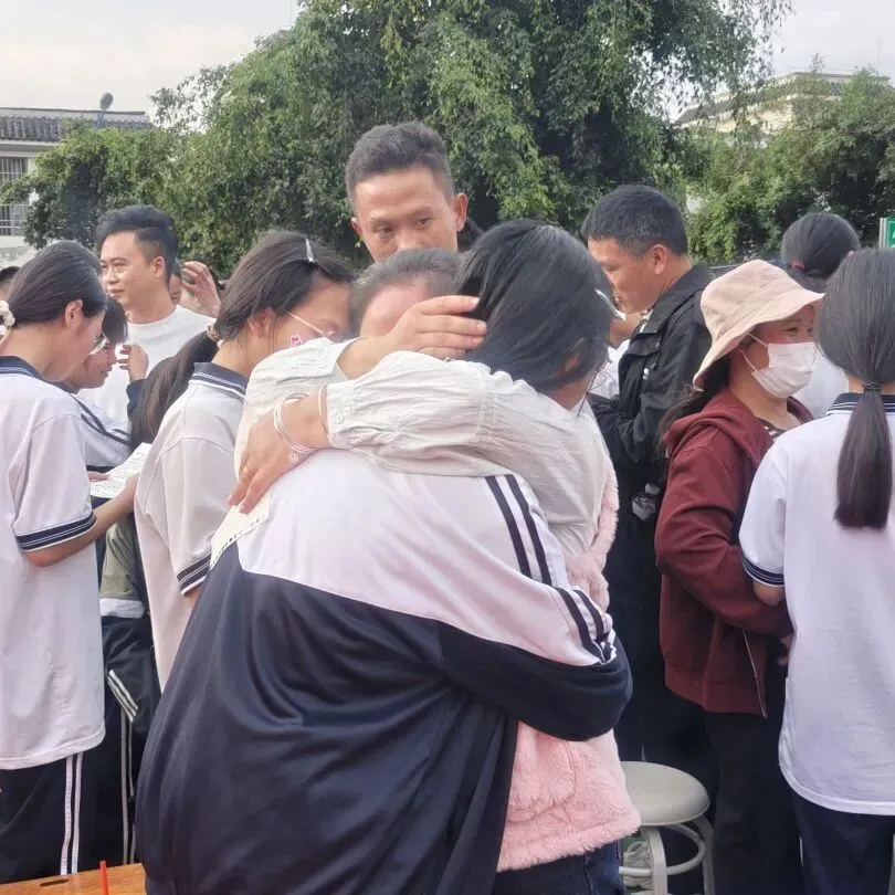 党建带团建赋能中考 誓师远足逐梦前行---镇康县军赛中学隆重举行冲刺66天誓师大会! 第56张