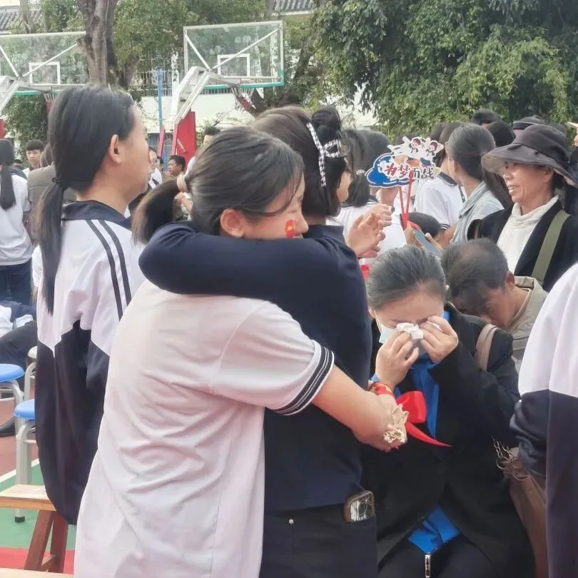 党建带团建赋能中考 誓师远足逐梦前行---镇康县军赛中学隆重举行冲刺66天誓师大会! 第57张